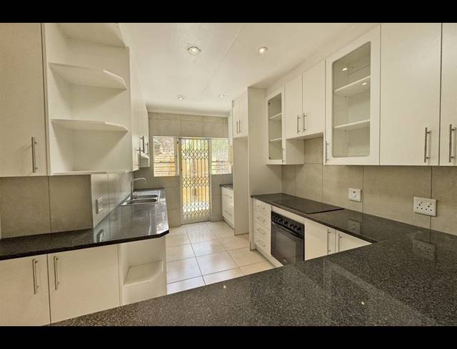 3 BEDROOM TOWNHOUSE FOR SALE IN MORNINGSIDE